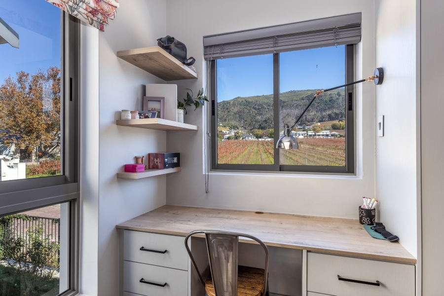 4 Bedroom Property for Sale in Lemoenkloof Western Cape